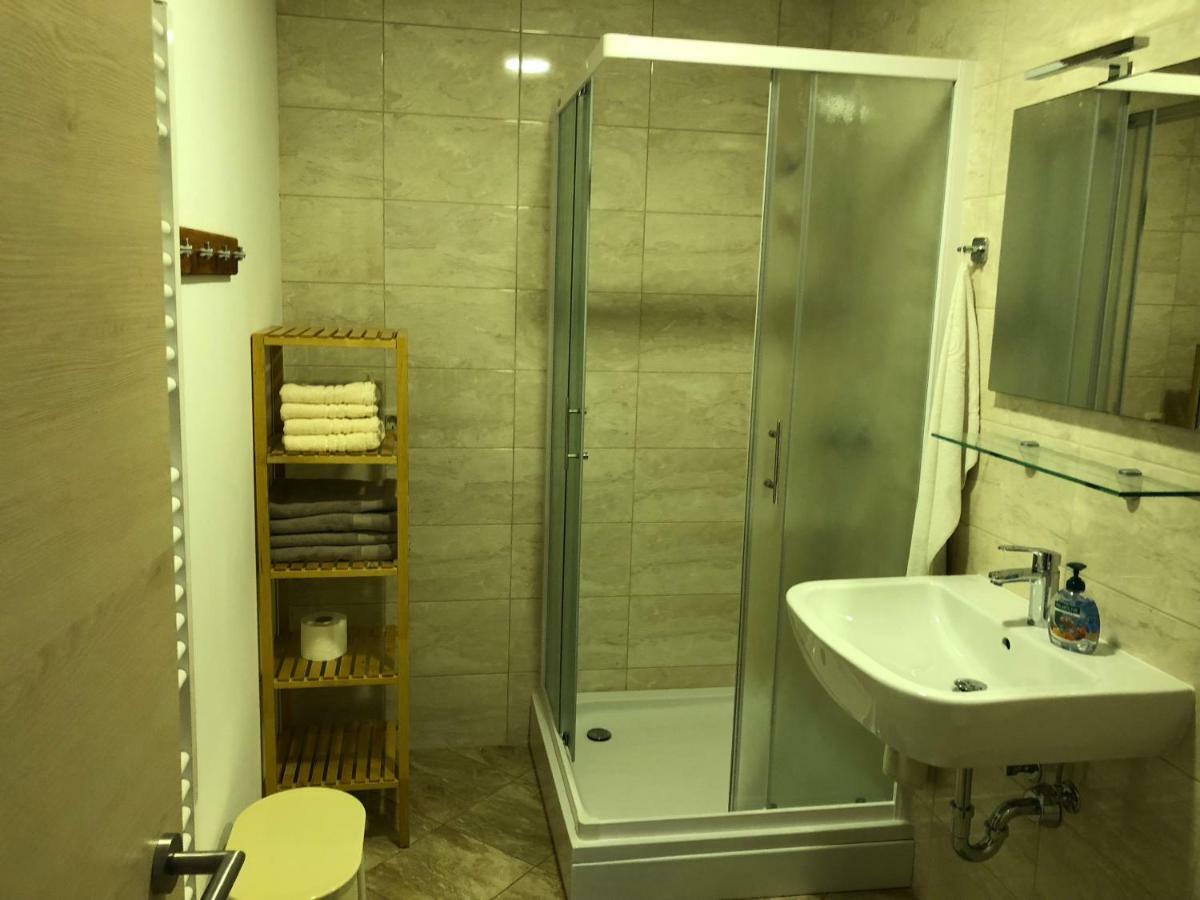 Apartma Linhartov Trg Радовлица Екстериор снимка